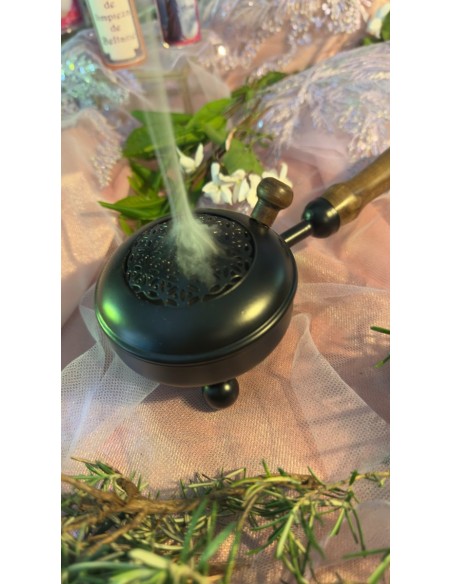 Quemador: potencia magia y limpia con humo.